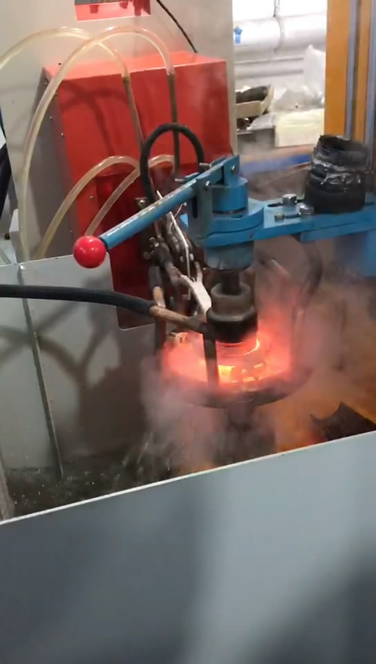 超高頻淬火機(jī)床自動化軸淬火視頻案例 