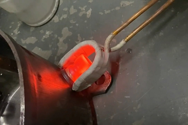 手持式高頻焊機，高頻加熱機它不單可以焊接銅管，還可以做熱處理