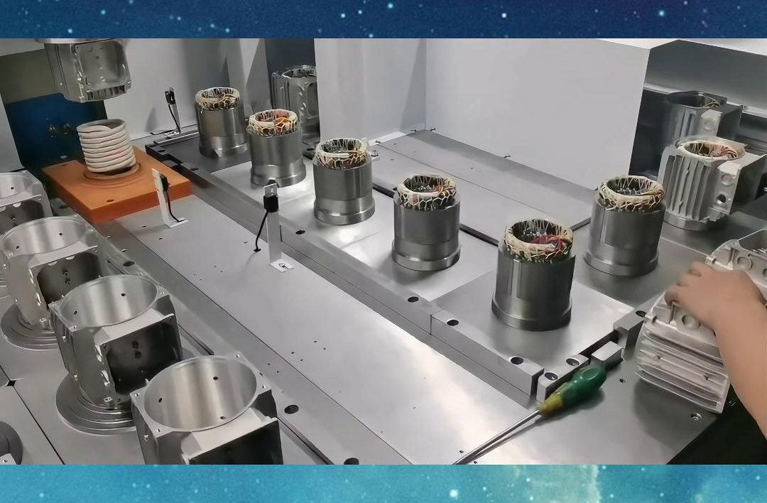 電機(jī)殼熱套熱配合成套設(shè)備全自動化操作，從而保證過盈配合的質(zhì)量和精度