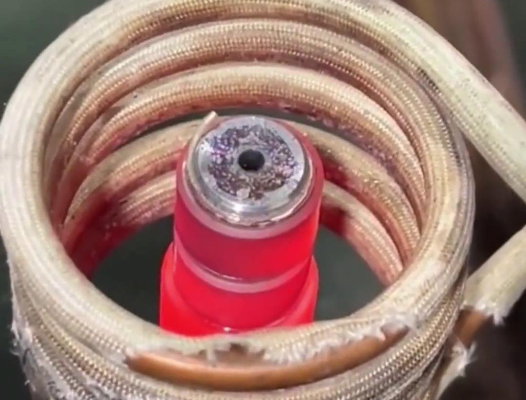 高頻釬焊機(jī)適用于不銹鋼焊接工藝，如管道、容器、結(jié)構(gòu)件等
