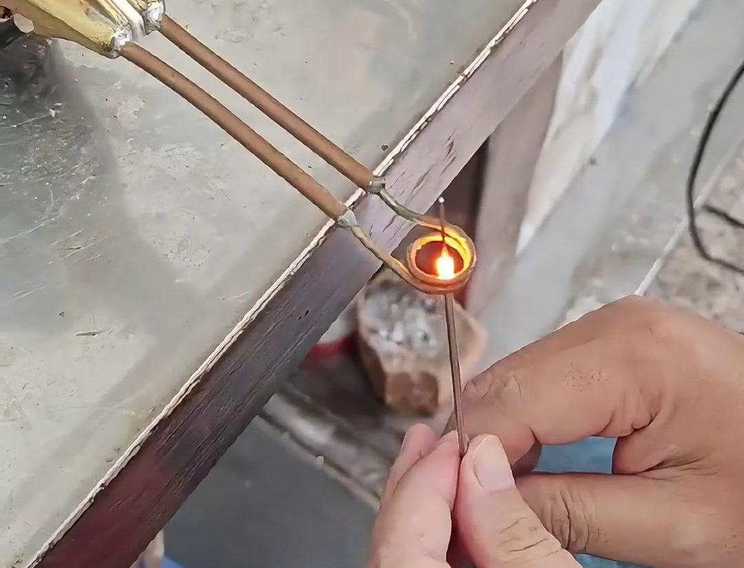 超高頻焊機(jī)滿足電子元件、傳感器等精細(xì)零件的焊接