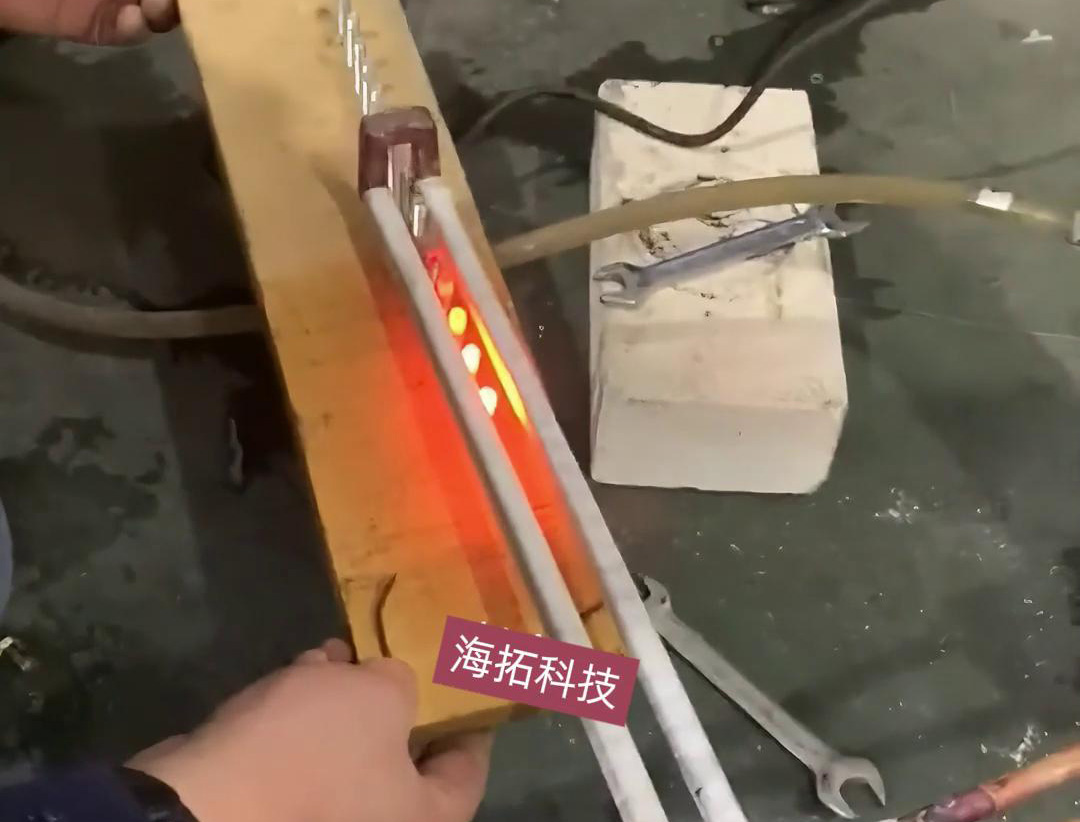 6mm端頭在線退火，高頻加熱機(jī)配合自動(dòng)輸送帶實(shí)現(xiàn)均勻加熱退火