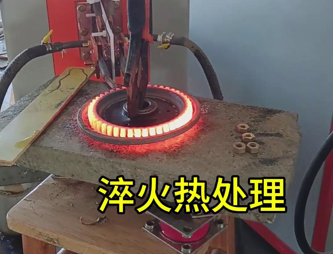 在選擇齒輪淬火方式時，超高頻淬火和中頻淬火各有其獨特的優(yōu)勢和適用場景