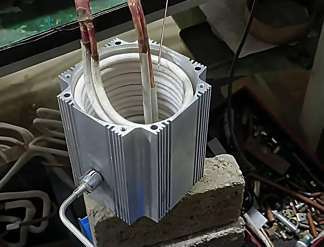 中頻感應加熱設備在電機熱裝工藝中的應用:精準控溫實現(xiàn)無應力裝配(圖2) 中頻感應加熱設備在電機熱裝工藝中的應用:精準控溫實現(xiàn)無應力裝配(圖2)