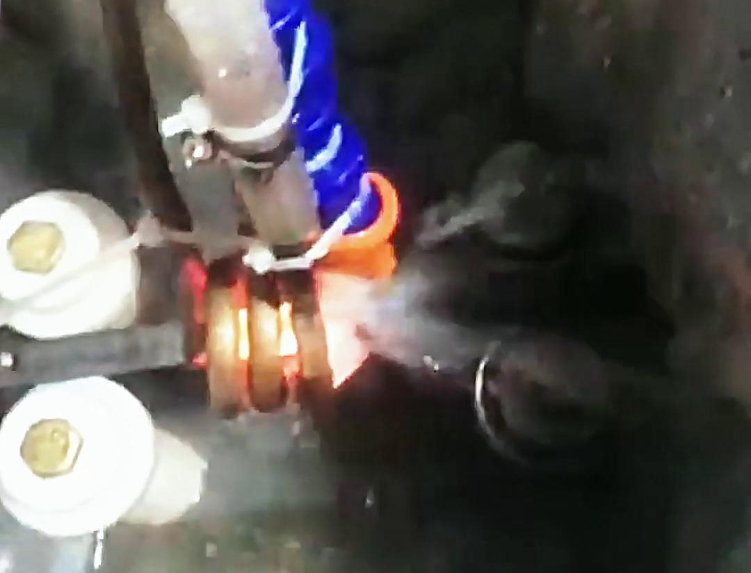 全自動臥式中頻淬火機床：軸類工件高效淬火的智能解決方案(圖4)