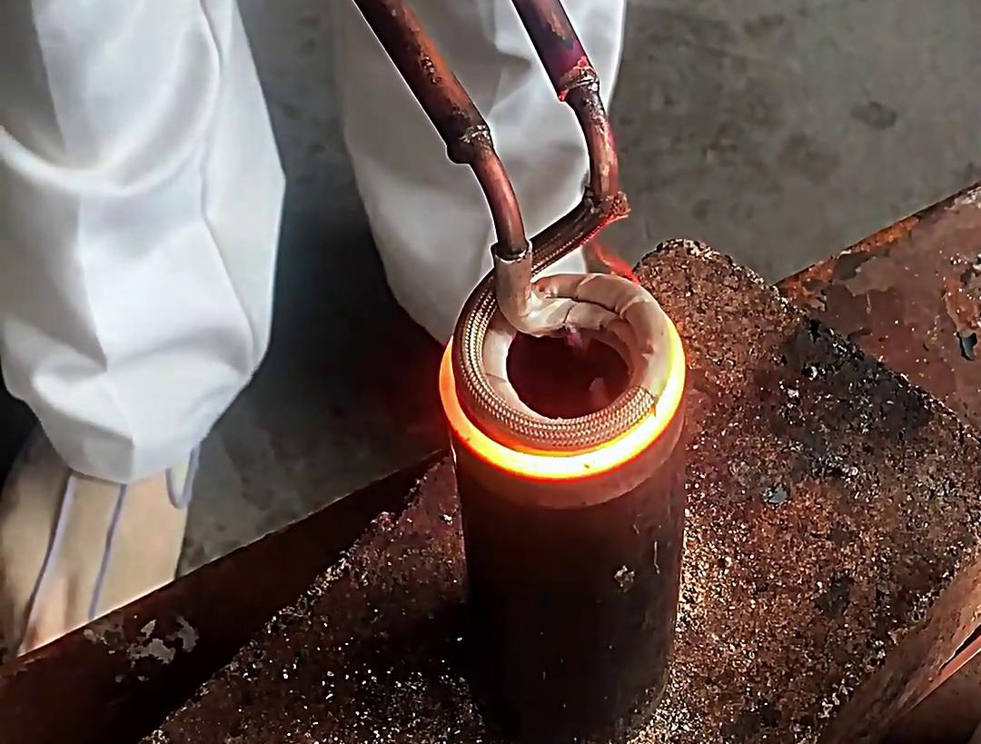 手持式高頻加熱機(jī)工業(yè)生產(chǎn)模式向“靈活、高效、綠色”轉(zhuǎn)型的標(biāo)志性設(shè)備