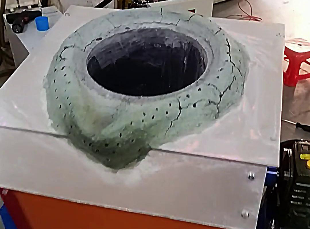 傾倒式熔煉爐：多金屬熔煉的靈活設備解析