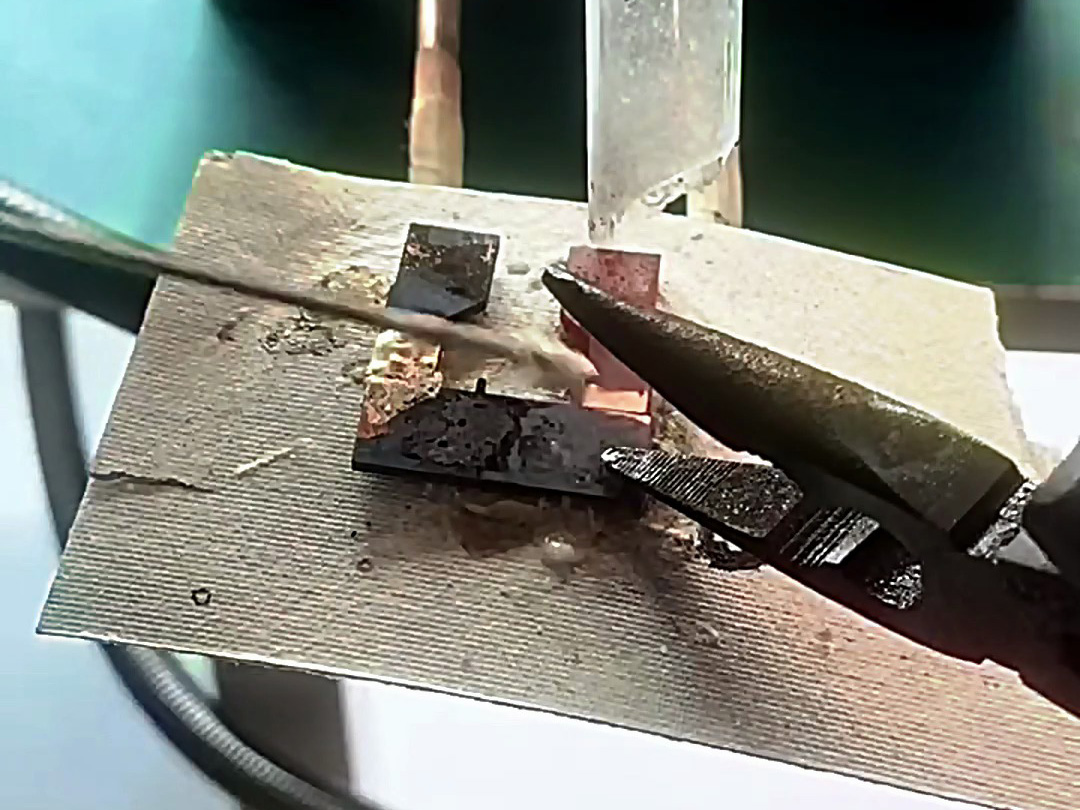 客戶郵寄的銅件樣品，要求用高頻感應(yīng)焊機釬焊，打樣焊接測試效果是否合格 