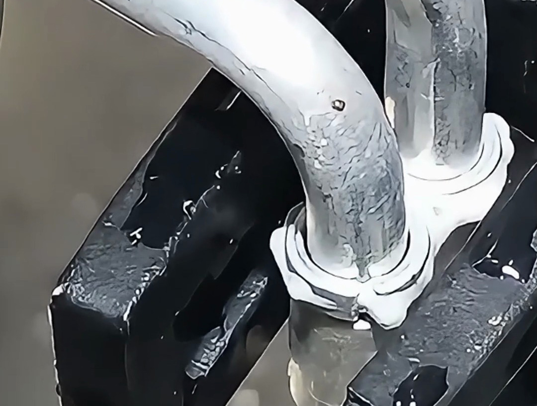 海拓手持式高頻焊機：制冷設(shè)備鋁管焊接的自動化革新實