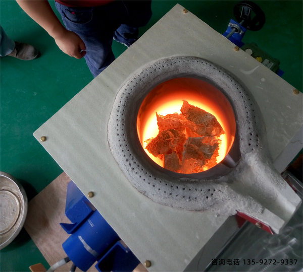 中頻熔煉爐生產(chǎn)廠家對(duì)熔煉爐結(jié)構(gòu)進(jìn)行了調(diào)整。