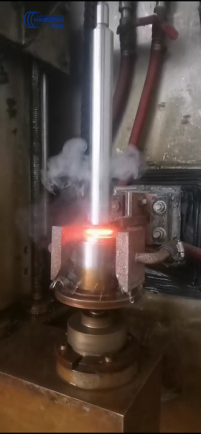 軸淬火用高頻淬火機(jī)床，瞬間900度
