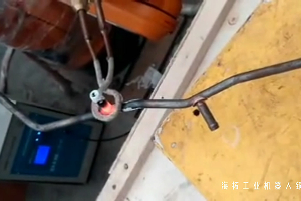 手持式高頻焊機搭配工業(yè)機器人與感應釬焊的完美融合