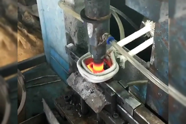 什么是中高頻感應(yīng)加熱機，中高頻感應(yīng)加熱機的特點是什么？